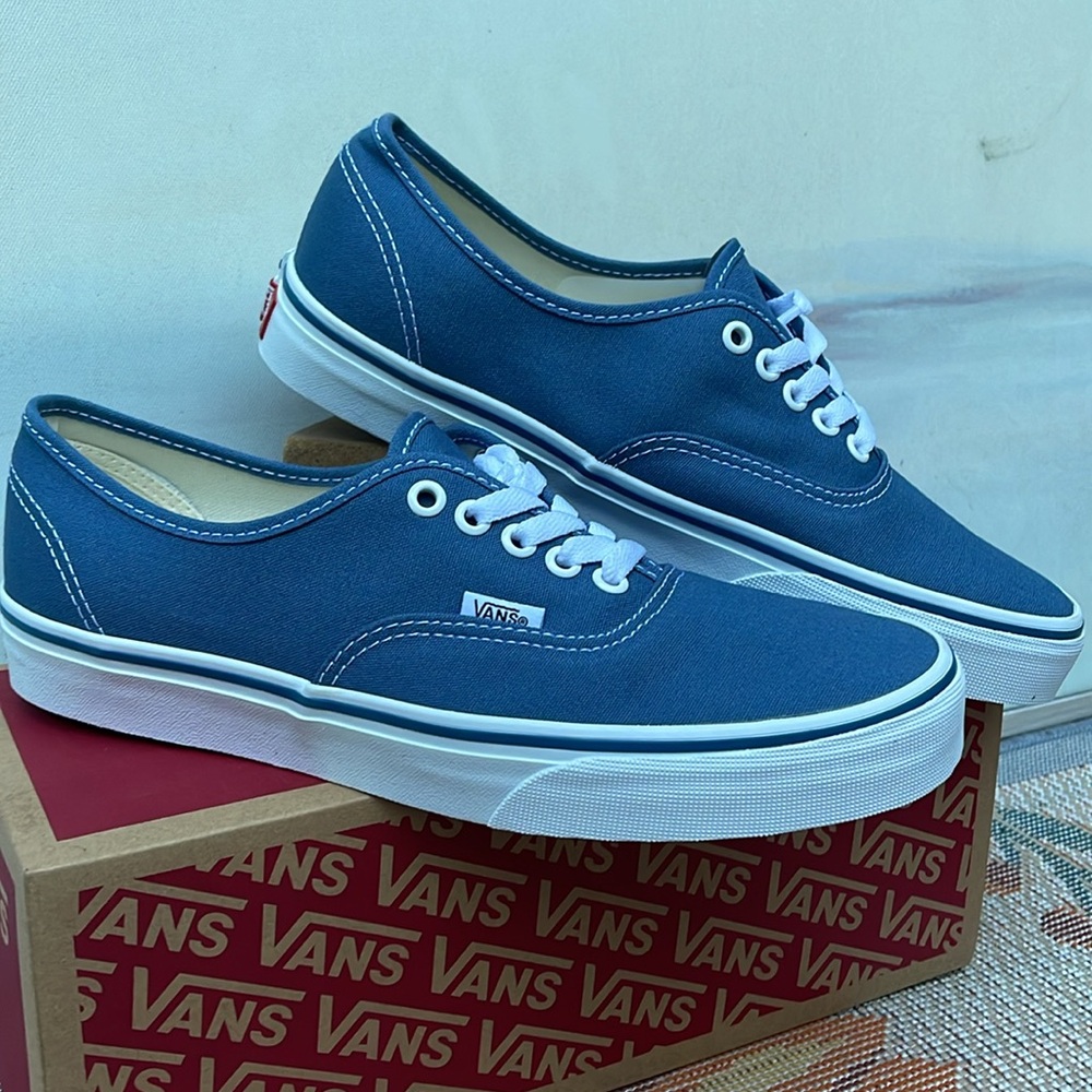 Vans WMNS Authentic Navy
VN000EE3NVY
Sneakers - Picture 6 of 16